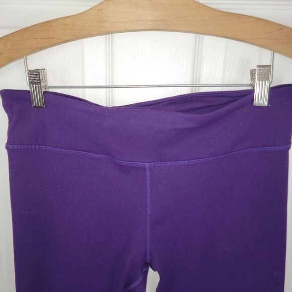 Fabletics Salar purple crop leggings medium - Picture 3 of 6